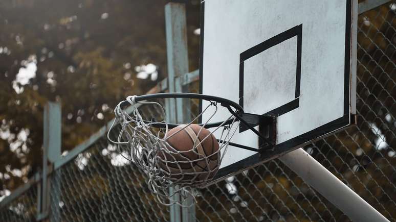 Basketball for everyone: how to play even without being high