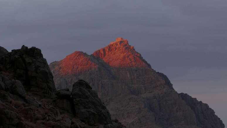 O Monte Sinai, conhecido localmente como Jabal Musa, &eacute; o local onde, segundo a tradi&ccedil;&atilde;o, Mois&eacute;s recebeu os Dez Mandamentos
