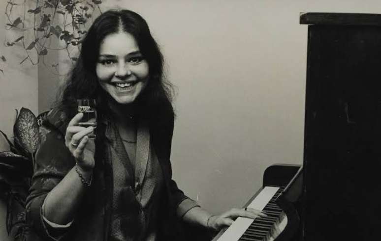 ‘Lesbian icon’, ‘Ferino Humor’: web regrets the death of Angela Ro Ro