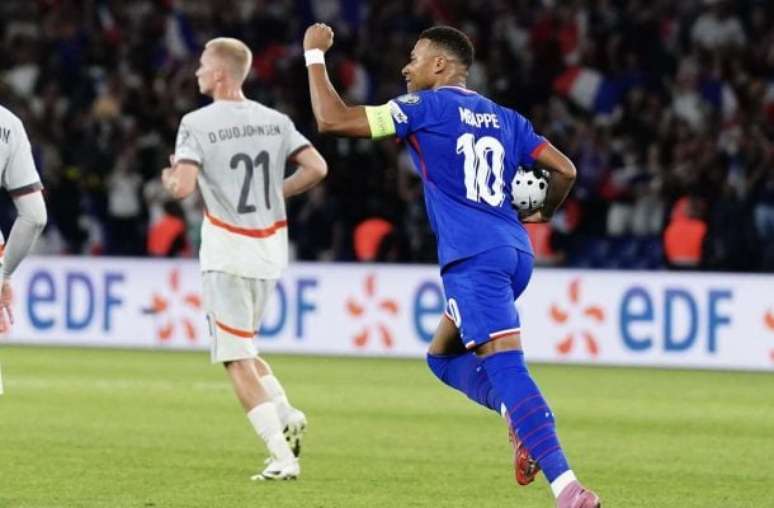 Thuram para no goleiro Olafsson em lance ainda no primeiro tempo &ndash; Divulga&ccedil;&atilde;o/Equipe de France @equipedefrance