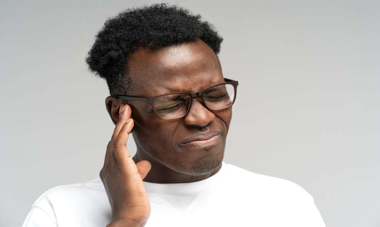 Pode pingar &aacute;lcool em caso de dor de ouvido? Veja o que n&atilde;o fazer