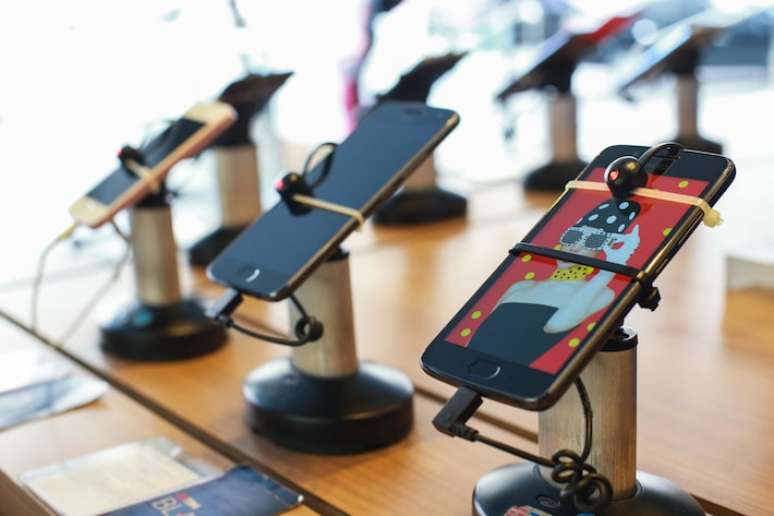 Celulares compat&iacute;veis com a nova tecnologia custam, em m&eacute;dia US$ 500, quanto lan&ccedil;ado o 4G, custo era de US$ 300