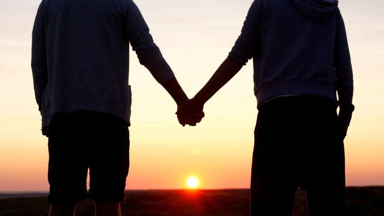 Casais OWC, ou Only Weekend Couples, est&atilde;o ganhando espa&ccedil;o entre jovens; conhe&ccedil;a os pr&oacute;s e contras desse modelo de relacionamento&nbsp;