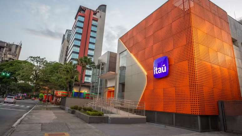 Fachada do Ita&uacute;
