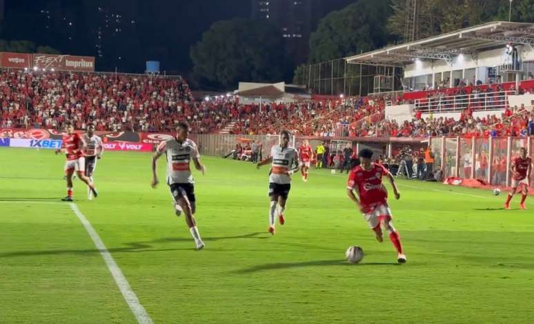 Vila Nova e&nbsp; Athletic jogam no OBA, em Goi&acirc;nia.&nbsp; Time da casa sai na frente, mas mineiros chegam ao 1 a 1.&nbsp;