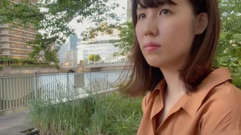 Jovem japonesa retrata a pr&oacute;pria solid&atilde;o