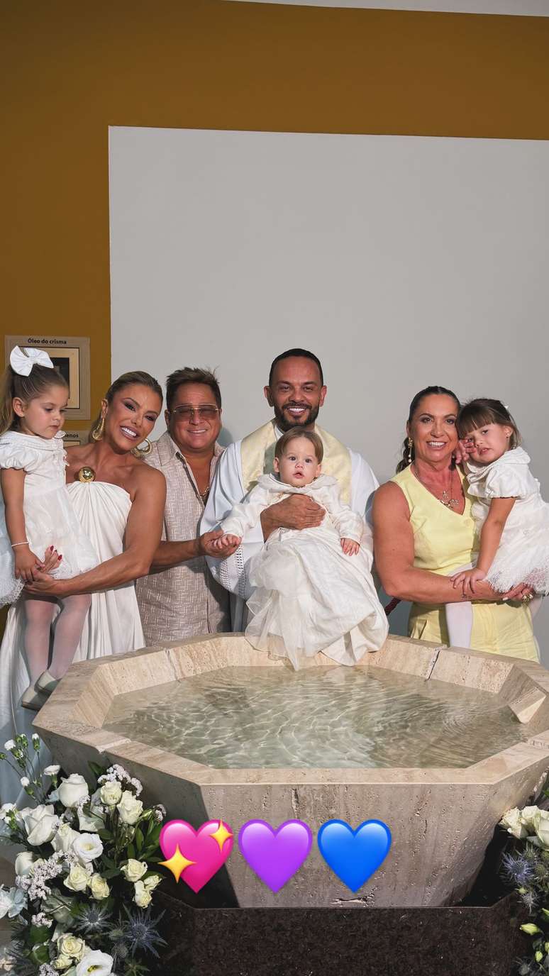 Virginia Fonseca mostra batizado de Jos&eacute; Leonardo