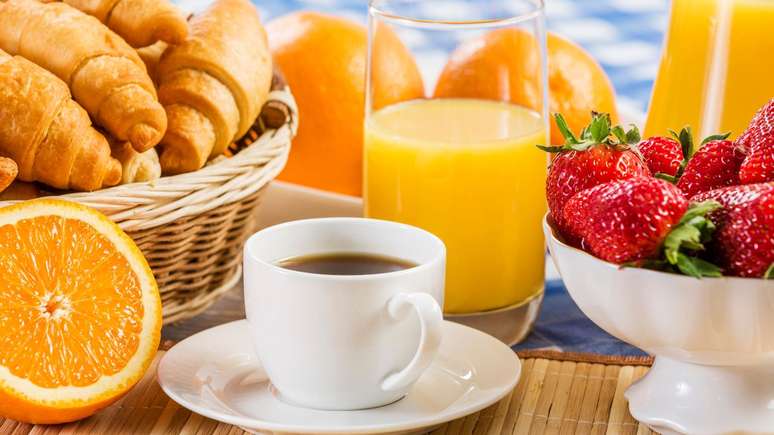 Dan Buettner, especialista em longevidade, revela quais alimentos devem estar no caf&eacute; da manh&atilde; para viver mais e envelhecer com sa&uacute;de