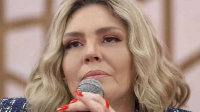 Simony toma decis&atilde;o dr&aacute;stica ap&oacute;s grave acusa&ccedil;&atilde;o: "Agrade&ccedil;o"