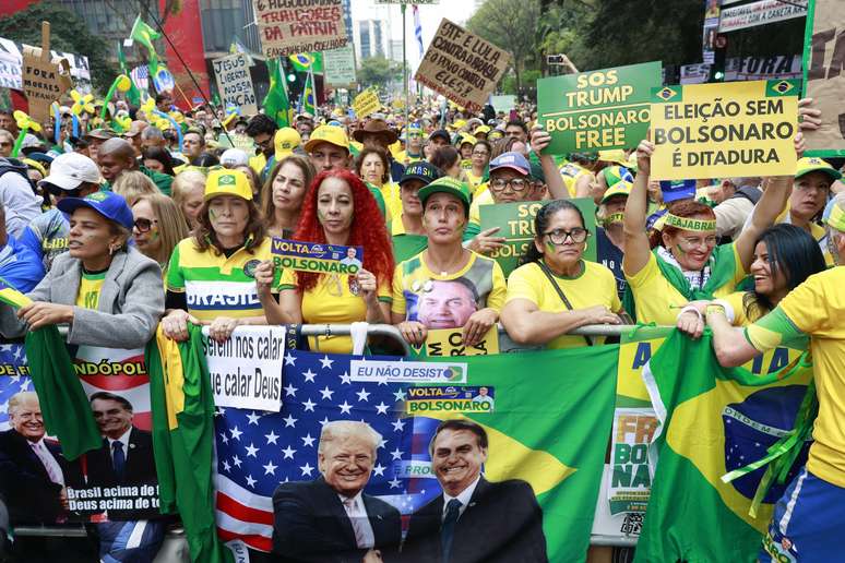 Manifestação bolsonarista em São Paulo teve vários apelos aos EUA e a Trump