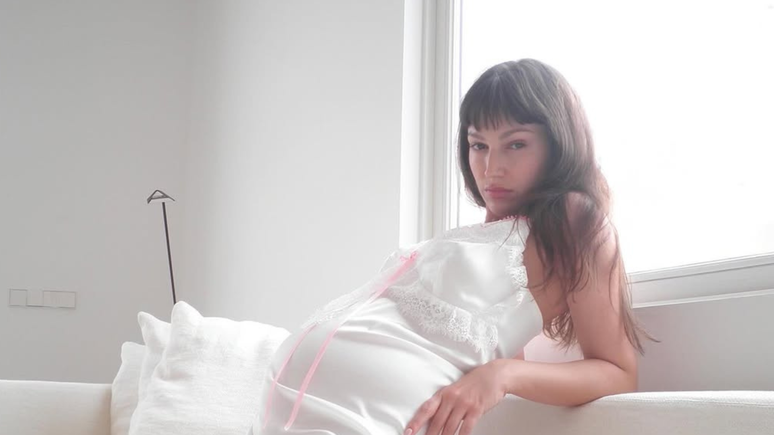 &Uacute;rsula Corber&oacute;, estrela de La Casa de Papel, anuncia gravidez