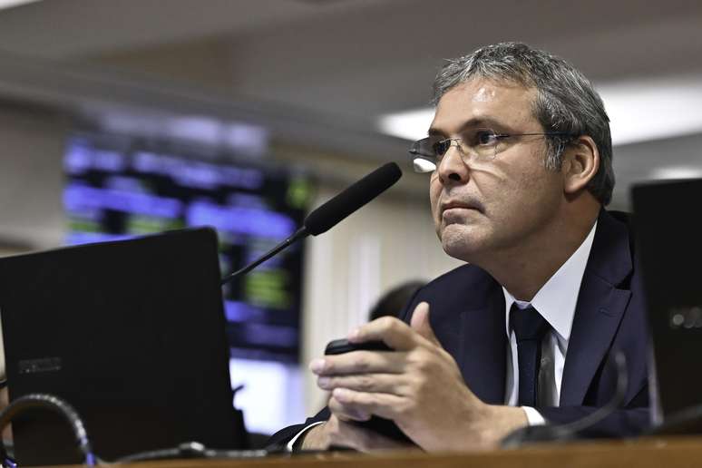 Lindbergh Farias afirmou que Centr&atilde;o est&aacute; criando problema com o Supremo