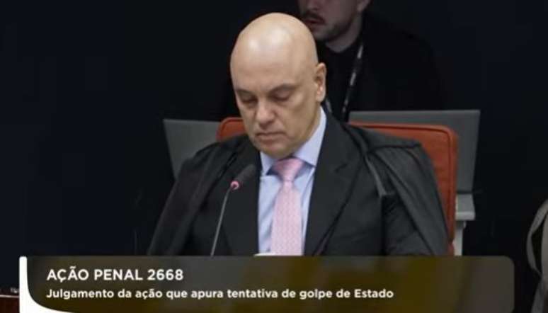 Ministro Alexandre de Moraes começa a ler o seu voto pela condenação ou absolvição de Jair Bolsonaro e outros sete réus