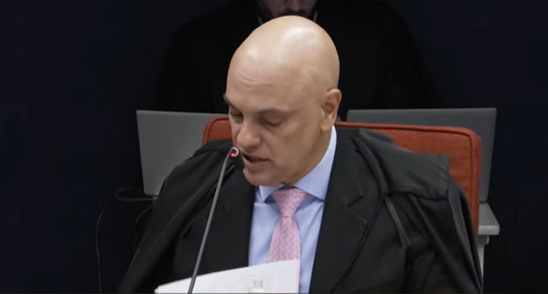 Moraes usa PCC para comparar mensagem entre Ramagem e Bolsonaro sobre trama golpista