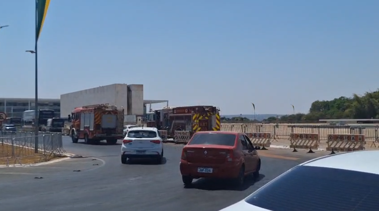 Incêndio atinge banheiros químicos na Esplanada dos Ministérios