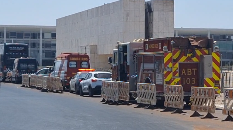 Incêndio atinge banheiros químicos na Esplanada dos Ministérios