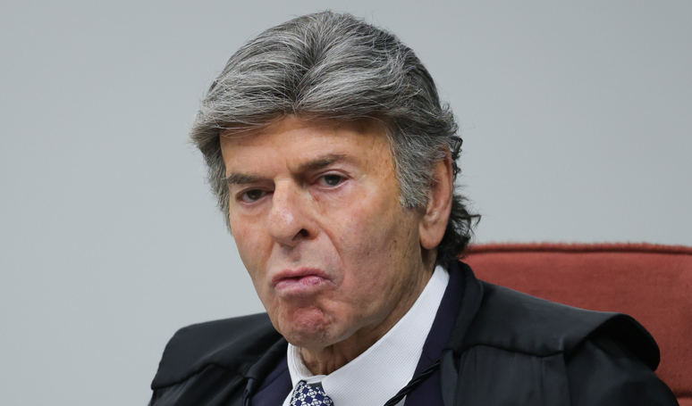 'Sequer é advogada': dois meses antes do julgamento de Bolsonaro, STF desmentiu fake news sobre esposa do ministro Luiz Fux.
