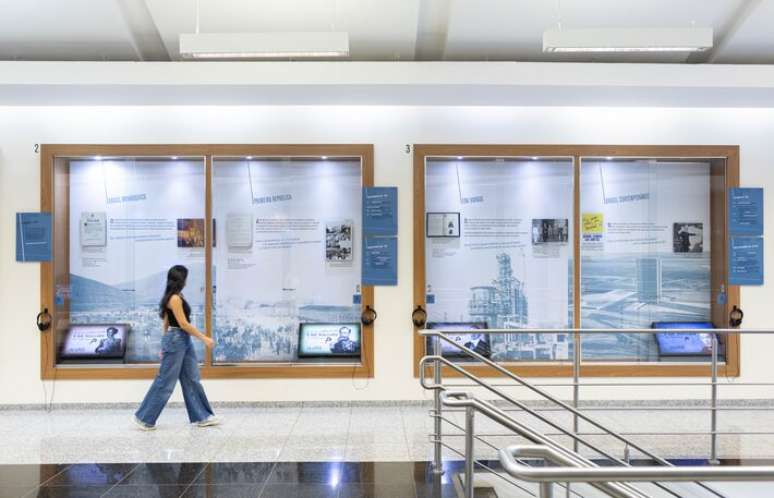 09-09-2025 - S&Atilde;O PAULO - SP / CIDADES METROPOLE OE / EXPOSI&Ccedil;&Atilde;O DOS PIONEIROS E EMPREENDORES NA FEAUSP - "Exposi&ccedil;&atilde;o do Pioneiros & Empreendedores: A Saga do Desenvolvimento no Brasil" montada nabiblioteca da Faculdade de Economia e Administra&ccedil;&atilde;o da USP mostra os desafios que os empreendedores no Pa&iacute;s enfrentaram em diferentes &eacute;pocas e mostra hist&oacute;rias de personagens como Julio Mesquita do jornal O Estado de S. Paulo.