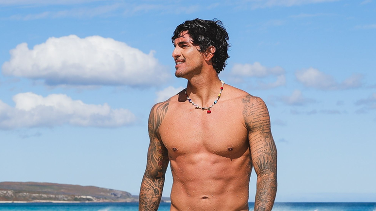Gabriel Medina’s new girl shows a millionaire bag after kissing the surfers