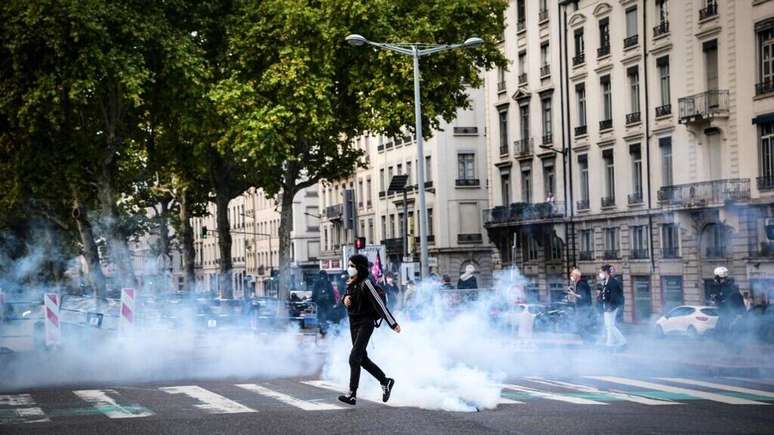 France: about 200 arrests held in the morning on a trip of blocks and strikes throughout the country