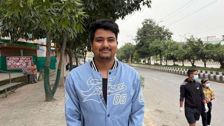 Parash Pratap Hamal acredita que o Nepal precisa de figuras pol&iacute;ticas independentes