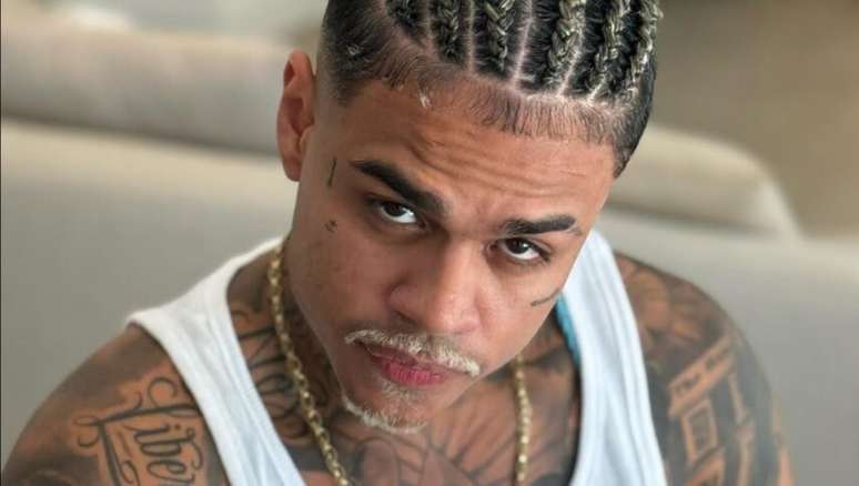 Mc Cabelinho exibe novo visual e é criticado nas redes