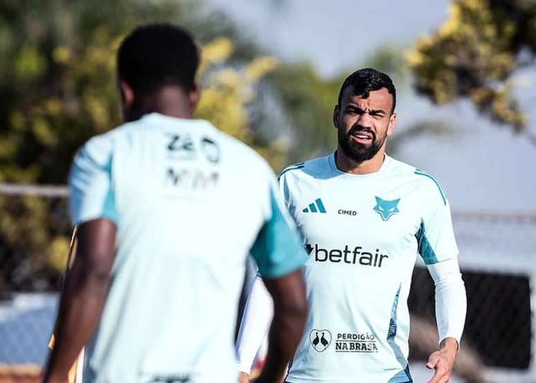 Fabr&iacute;cio Bruno treinou junto com o elenco cruzeirense nesta quarta &ndash;