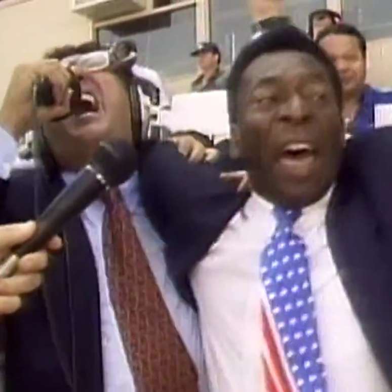 Grito de &ldquo;&Eacute; tetra!&rdquo; ficou marcado para Galv&atilde;o na Copa do Mundo de 1994 &ndash; Reprodu&ccedil;&atilde;o/TV Globo