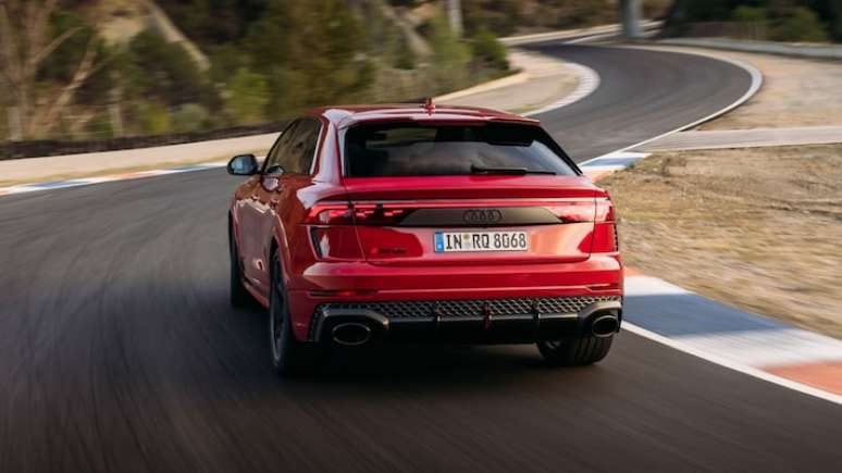 SUV tem lanternas traseiras com tecnologia OLED