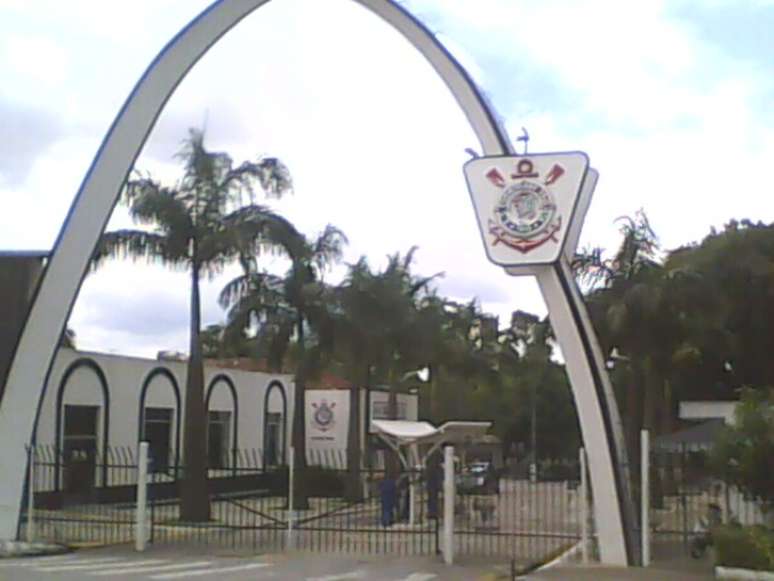 Corinthians fecha semestre com d&eacute;ficit &ndash;