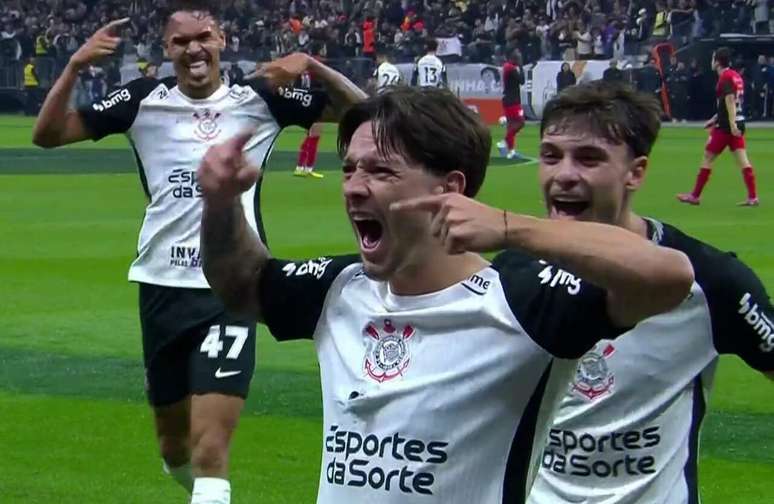 Garro comemora seu gol na Neo Qu&iacute;mica Arena &ndash;