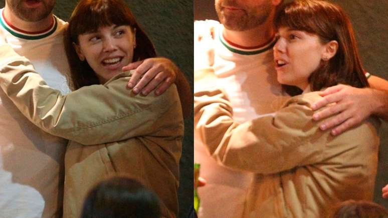 Solange in “Vale Tudo”, Alice Wegmann clings to his boyfriend during a walk