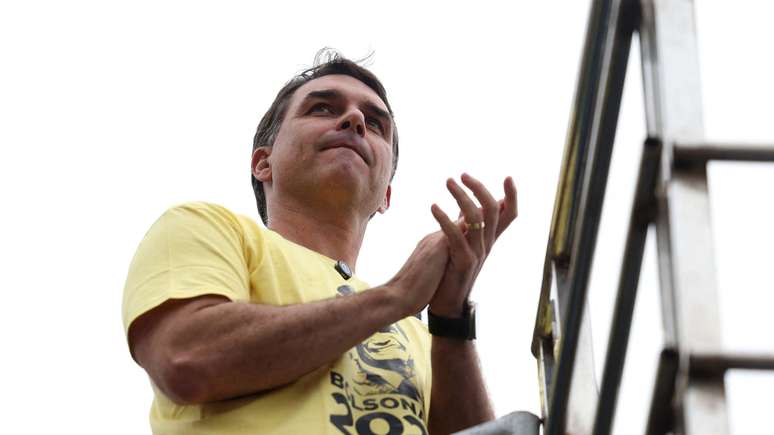 Fl&aacute;vio Bolsonaro tamb&eacute;m atacou o ministro e relator do caso Alexandre de Moraes