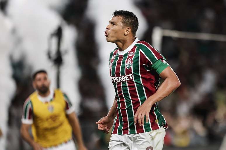 Thiago Silva marcou o gol da classificação do Fluminense