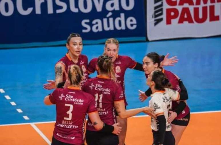 Osasco makes the corner in the Paulist Volleyball female