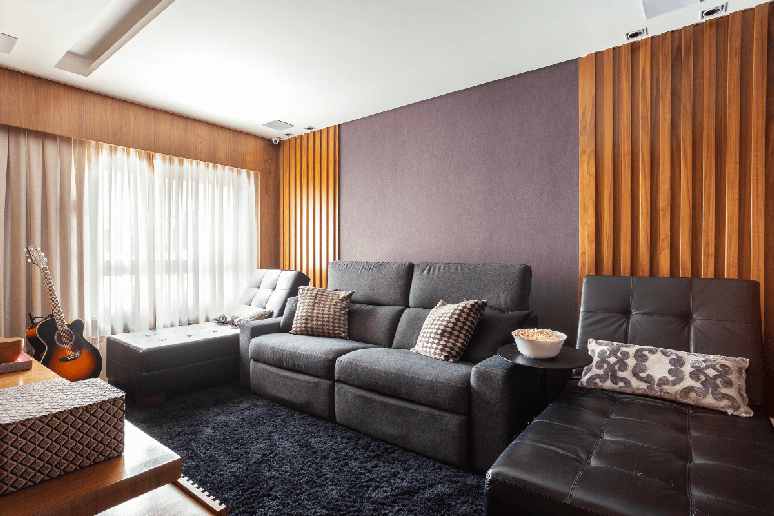 The palette of medium tones, such as gray and beige, is ideal for pets with pets: Dantas & Passos Architecture |