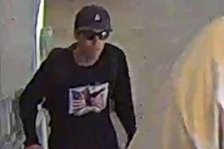 FBI divulga foto de suspeito de matar Kirk