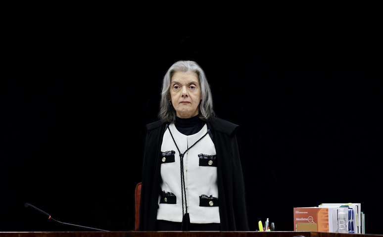 A ministra do STF Cármen Lúcia durante o julgamento da trama golpista nesta quarta-feira, 10