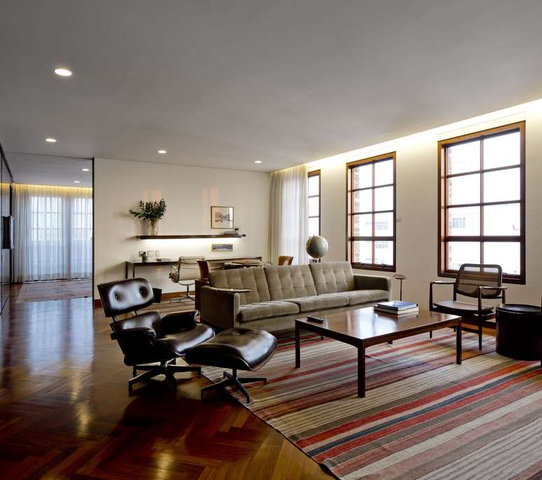 A sala de estar da suíte do hotel: conforto e design, sem ostentação