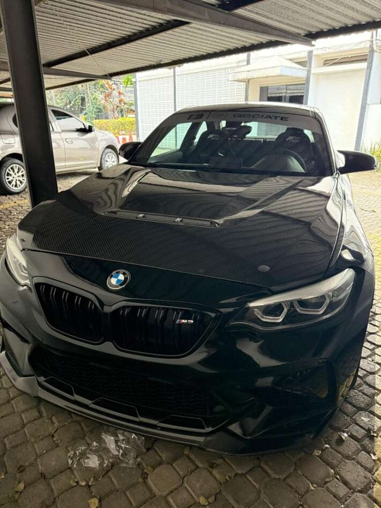 Pol&iacute;cia Civil apreendeu dois ve&iacute;culos, sendo uma BMW/M2 Competicion e uma Lamborghini/Aventador