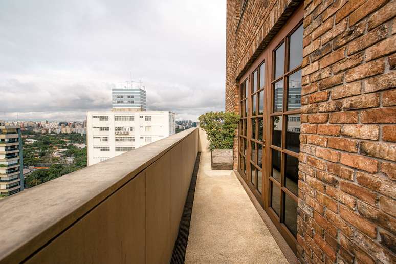 O terraço oferece visão livre para a zona sul de São Paulo