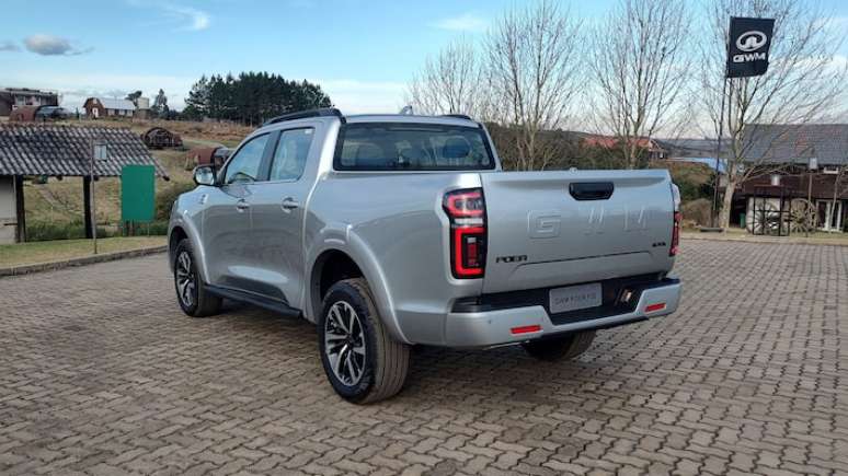 Tampa da ca&ccedil;amba tem amortecimento e comporta at&eacute; 150 kg