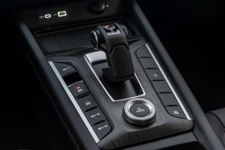 C&acirc;mbio &eacute; autom&aacute;tico com 9 marchas