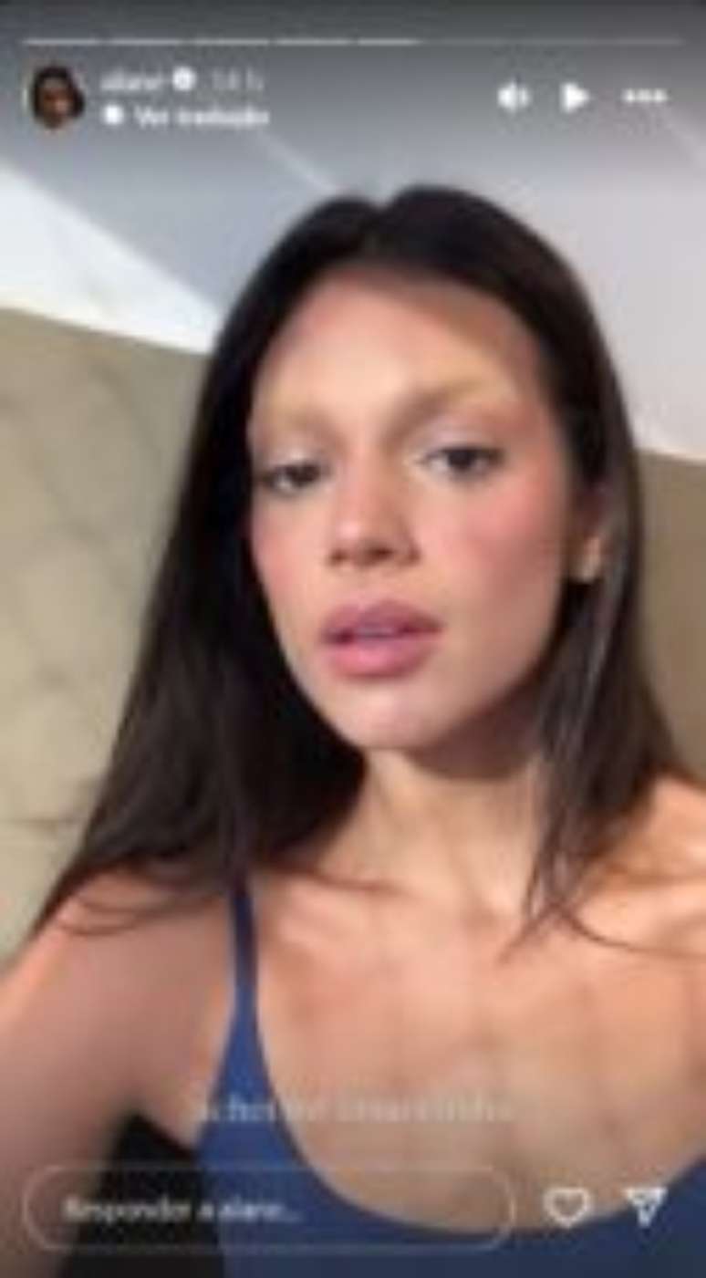 Ex-BBB Alane Dias descolore a sobrancelha -