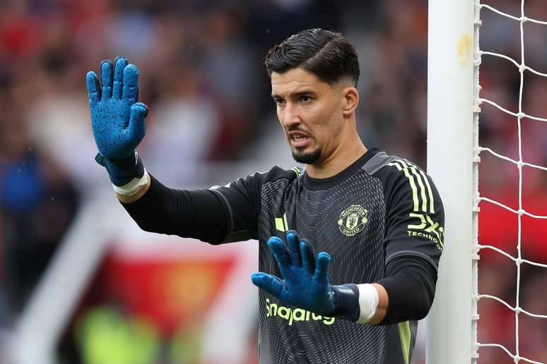 Bayindir durante partida do Manchester United 