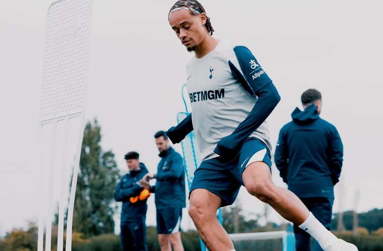 Treino dos Spurs antes do cl&aacute;ssico neste s&aacute;bado &ndash;