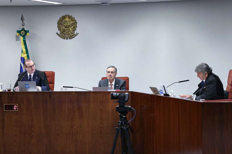 Ministro Luís Roberto Barroso, presidente do STF, proclama o fim da sessão de julgamento da Ação Penal 2668, que condenou Bolsonaro e outros sete aliados por tentativa de golpe de Estado