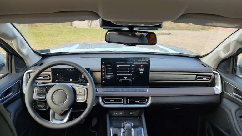 Tela central tem 14,6"