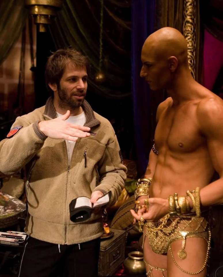 Ator ao lado do diretor Zack Snyder durante os bastidores do filme