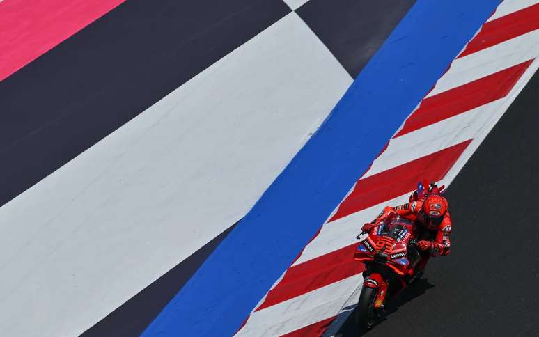 Marc Márquez lidera o classificatório em Misano com volta dominante nesta sexta-feira.